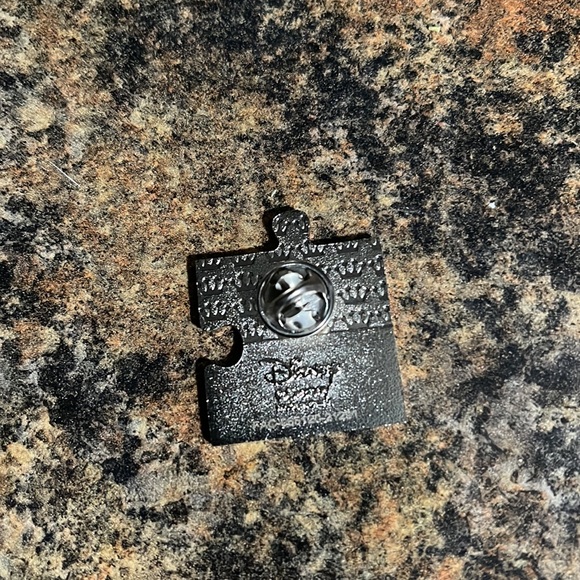 Disney Loungefly cats blind box puzzle pins Figaro - no box - Picture 2 of 2